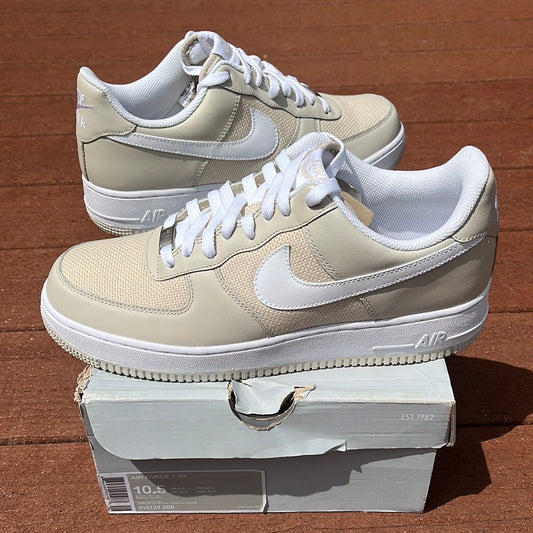 SZ 10.5 Men.     2009 Nike AF1 low Birch.