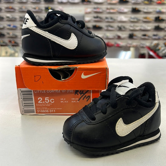 SZ 2.5C.      2001 baby Nike Cortez.