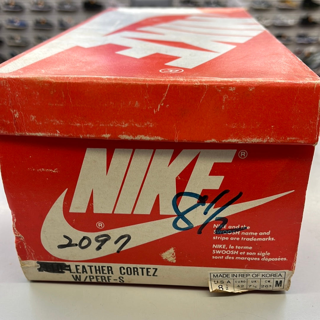 SZ 8.5 men.        1988 Nike Leather Cortez Perf.