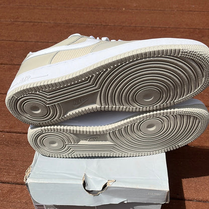 SZ 10.5 Men.     2009 Nike AF1 low Birch.