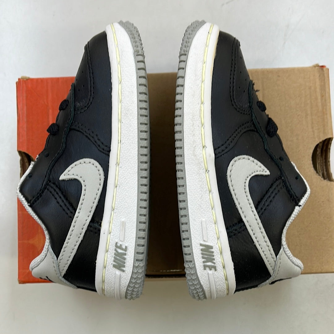 SZ: 6.5C.     2003 Baby Nike AF1 Low.