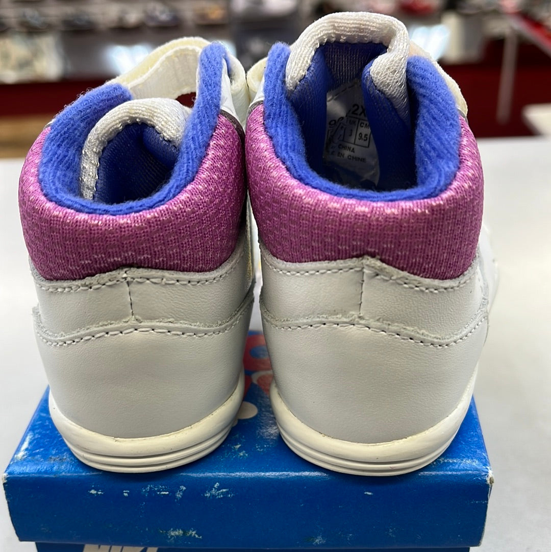 SZ 3.5C  1990 Baby Nike Conditioner.