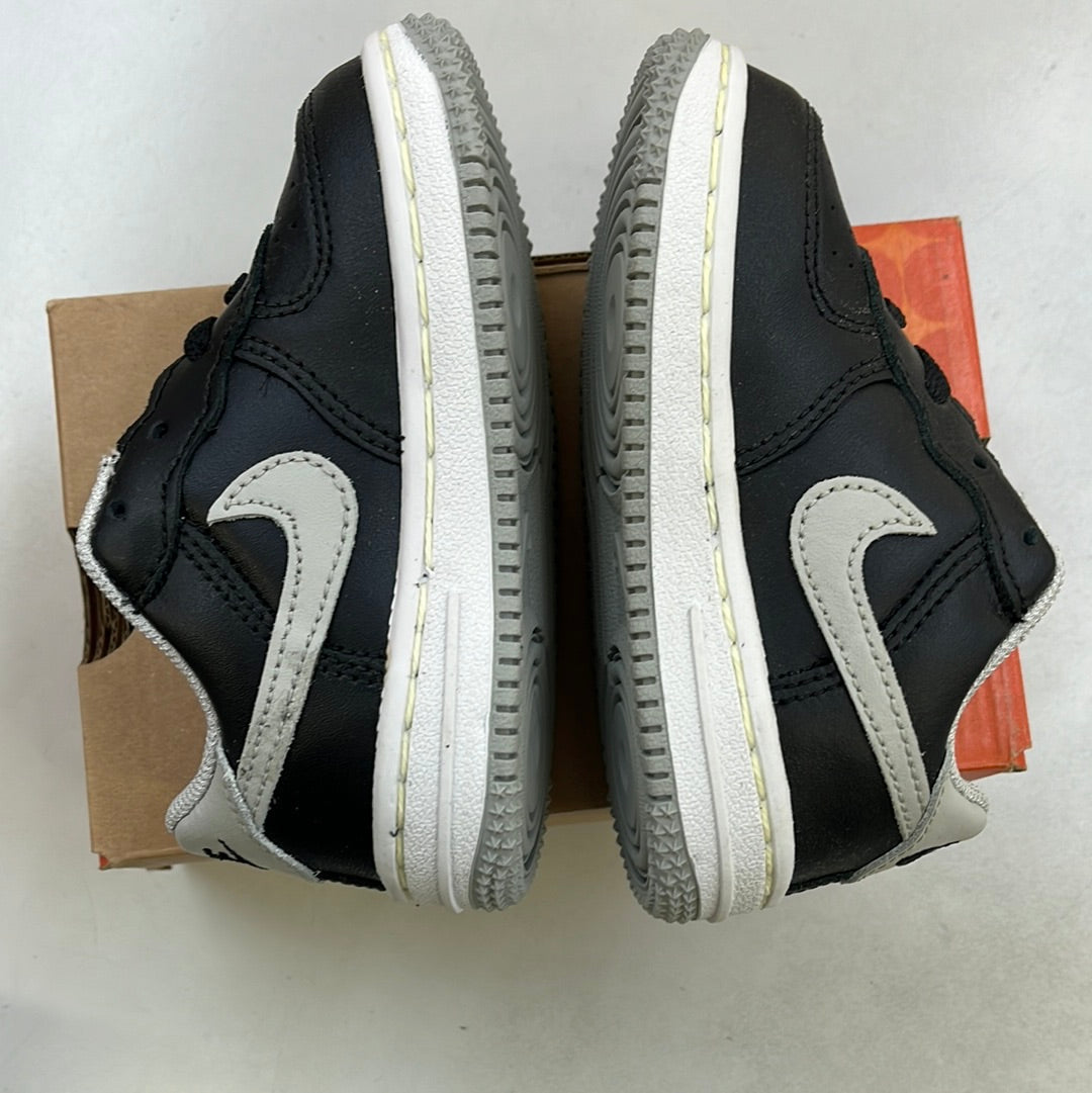 SZ: 8.5C.    2003 Baby Nike AF1 Low.